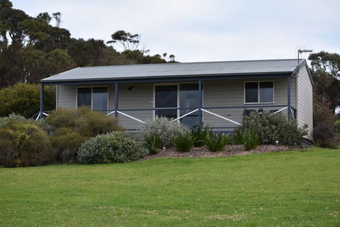 Tidal Dreaming Seaview Cottages - Renee 0