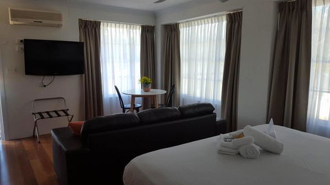 Timbertown Resort And Motel - Renee 2