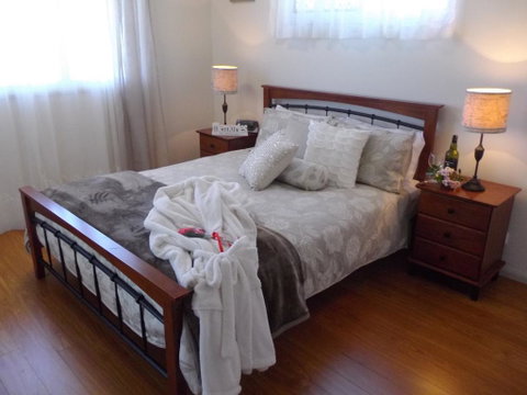 Tinaroo Sunset Retreat - Internet Find 3