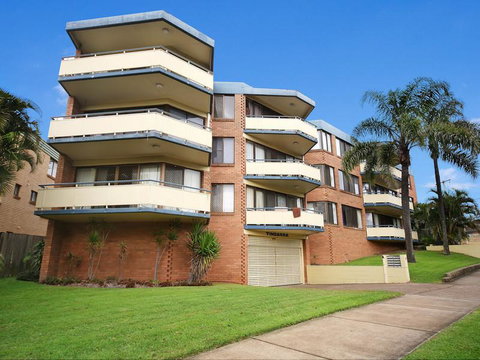 Tindarra Apartments - Swimm 1