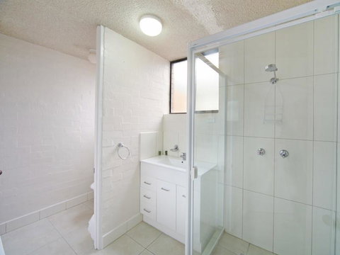 Tindarra Apartments - Swimm 3