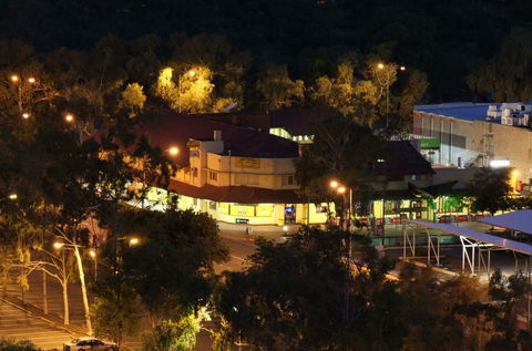 Todd Tavern - Renee 0