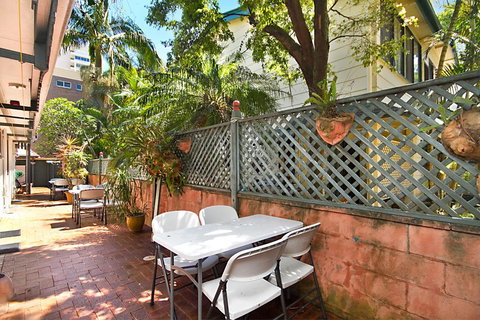 Tondio Terrace Flat 5 - Pet Friendly, Ground Floor Budget Style Accommodation - Renee 2