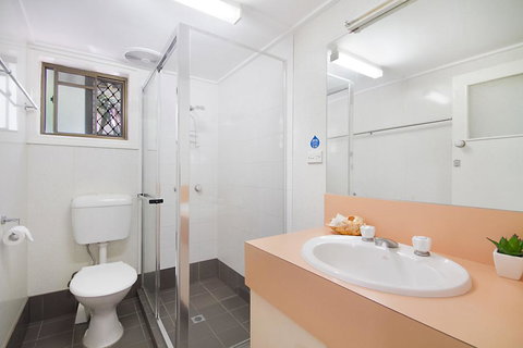 Tondio Terrace Flat 5 - Pet Friendly, Ground Floor Budget Style Accommodation - Renee 3