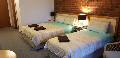 Tooleybuc Club Motor Inn - Renee 1