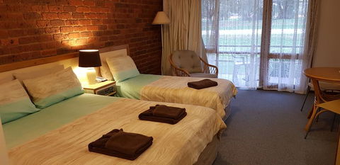 Tooleybuc Club Motor Inn - Renee 2