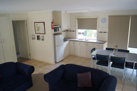 Tooleybuc River Retreat Villas - Renee 1