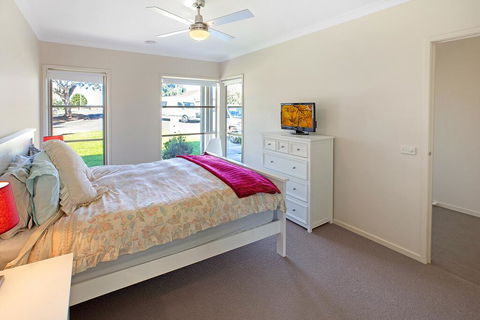 Toonalook Retreat - Pet Friendly And Close To Town - Renee 1