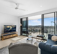 Top Floor 3 Bed Apartment with Million Dollar Views - Qld Realsetate