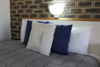 Business in Inverell NSW Renee Renee