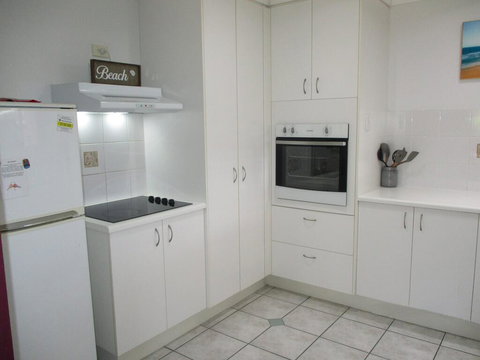 Torquay Beach Holiday House - Qld Realsetate 3