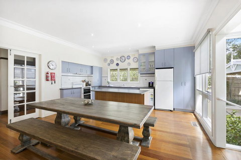 Torquay Retreats Aus - Bristol Road - Renee 2