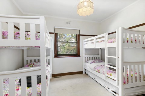 Torquay Retreats Aus - Bristol Road - Renee 3