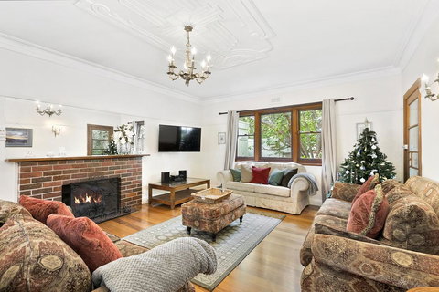 Torquay Retreats Aus - Bristol Road - Renee 1