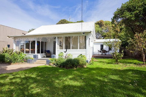 Torquay Retreats Aus - ThirtyOne Pride - Renee 0