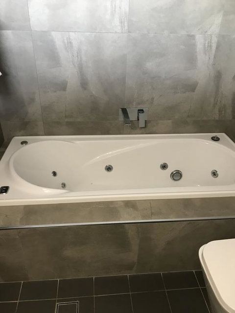 Town & Country Motor Inn - Renee 3