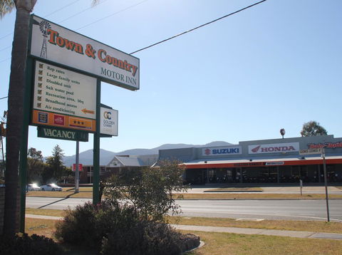 Town And Country Motor Inn - Renee 3