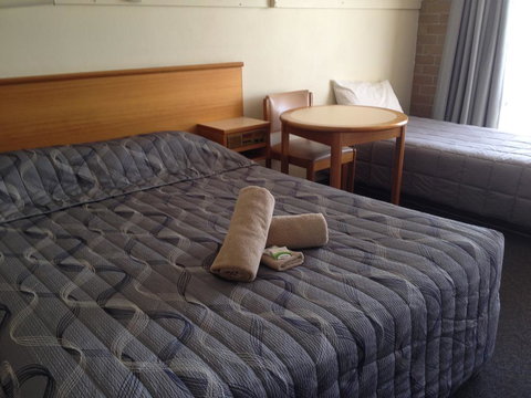 Town Centre Motor Inn - Swimm 2