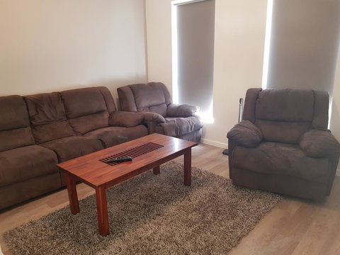 Towncrackers Guest House - Renee 3