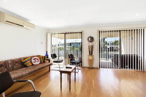 Townhouse In The Heart Of Port Stephens - Internet Find 0