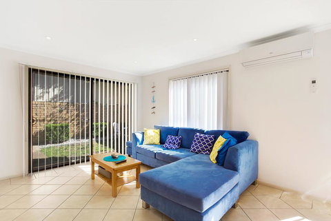Townhouse In The Heart Of Port Stephens - Internet Find 1