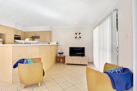 Townhouse In The Heart Of Port Stephens - Internet Find 3