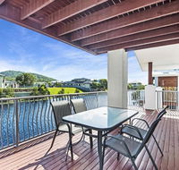 Townhouse on the Canal - Internet Find