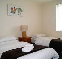 TownhouseMoonee Ponds 4KM to CBD - Petrol Stations