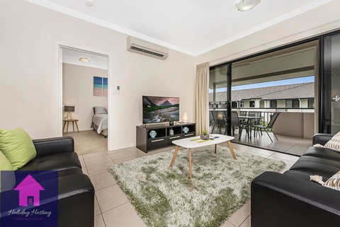 Townsville Luxury Spacious Apt 3 BR-2BTH Pools - Swimm 1