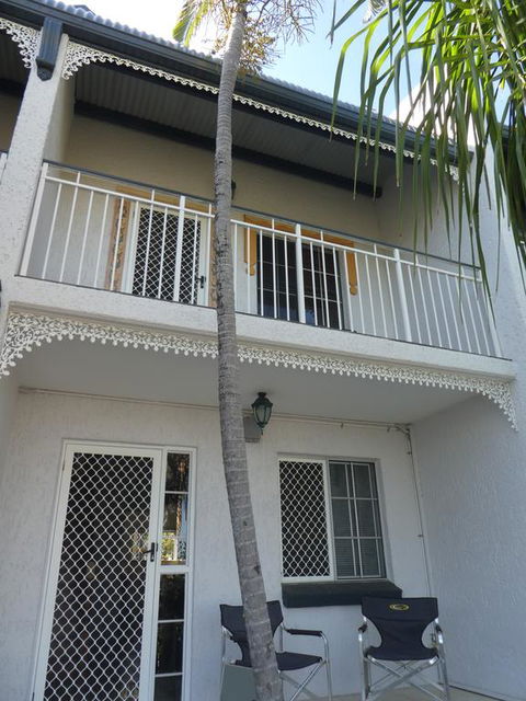 Townsville Terrace - Swimm 0