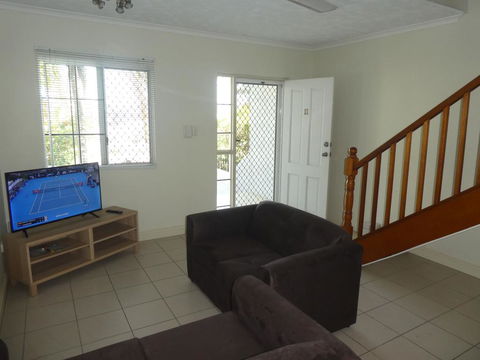 Townsville Terrace - Swimm 3