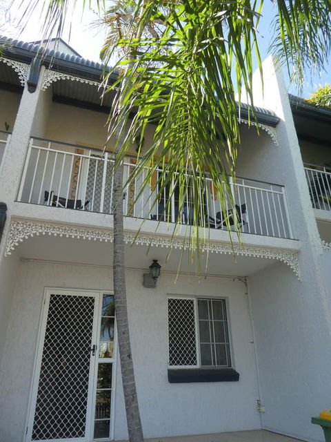 Townsville Terrace - Swimm 1