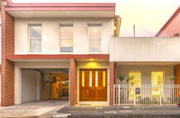 Business in Port Melbourne VIC Renee Renee