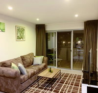 Tranquil Relaxing Forrest Style Apartment - Braddon CBD - Renee