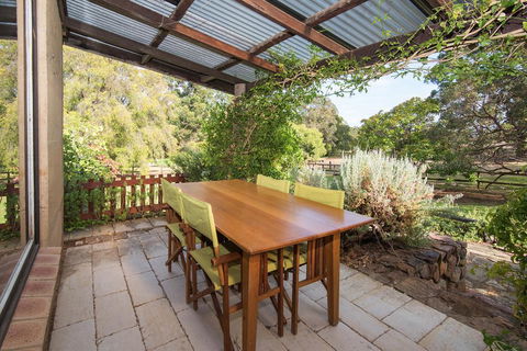 Trastevere Cowaramup Farm House - Renee 0