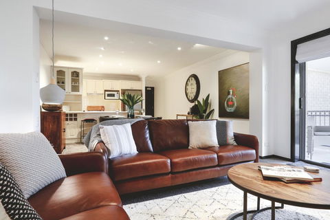 Tre Sorelle Camden - Renee 0