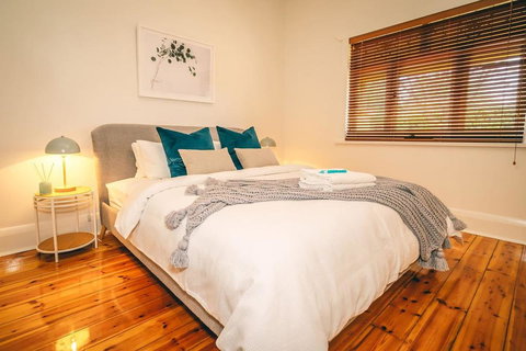 Treasure On Bagot-Free Wifi/Netflix-Close To CBD - Renee 1