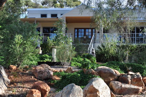 Tree Lodge - Internet Find 0
