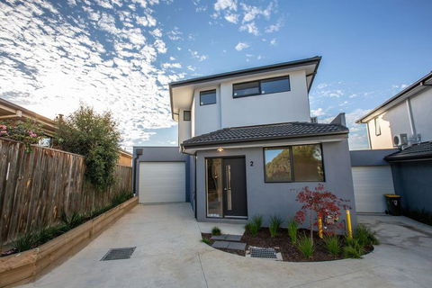 Trendy Sweet Home 4Beds@Blackburn South - Internet Find 0