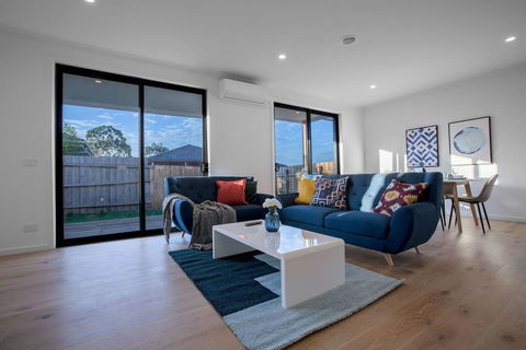 Trendy Sweet Home 4Beds@Blackburn South - Internet Find 2