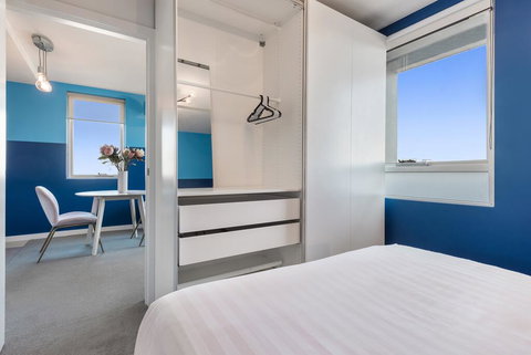 Trendy And Central One Bed Apartment With Views - Qld Realsetate 1