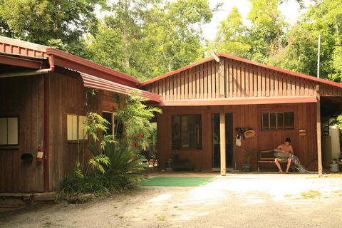 Tropical Bliss Bed And Breakfast - Renee 0