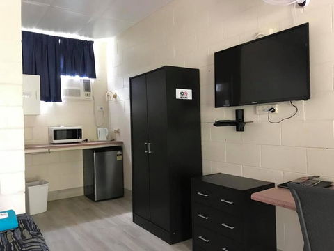 Tropical City Motor Inn - Renee 1