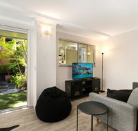 Tropical Townhouse With Two Courtyards and Pool - Swimm