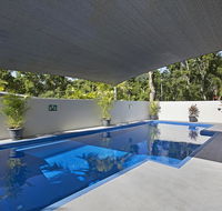 Tropical private holiday house with pool - Internet Find