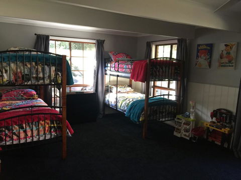 Tudor House - Large Family Home - Renee 1