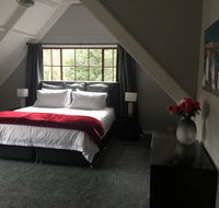 Tudor House - Large Family Home - Renee