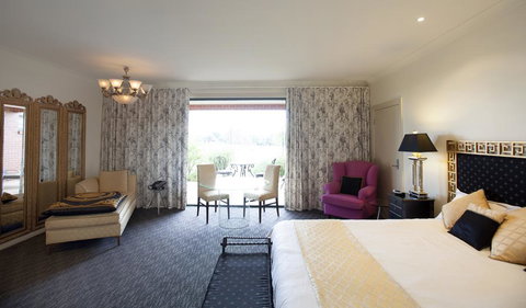 Tuileries Rutherglen - Renee 3