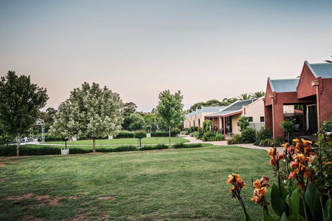 Tuileries Rutherglen - Renee 0