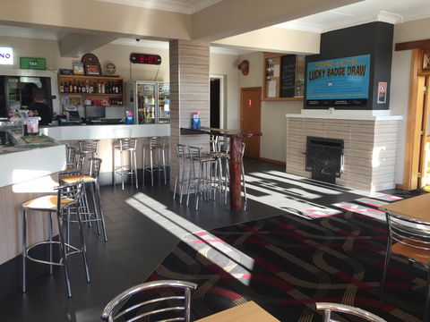 Tumut Star Hotel - Renee 1